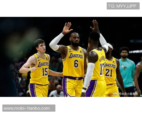 湖人双星状态回暖44分如饮水小里迎生涯巅峰老詹何时归来 湖人双星状态回暖44分如饮水小里迎生涯巅峰老詹何时归来