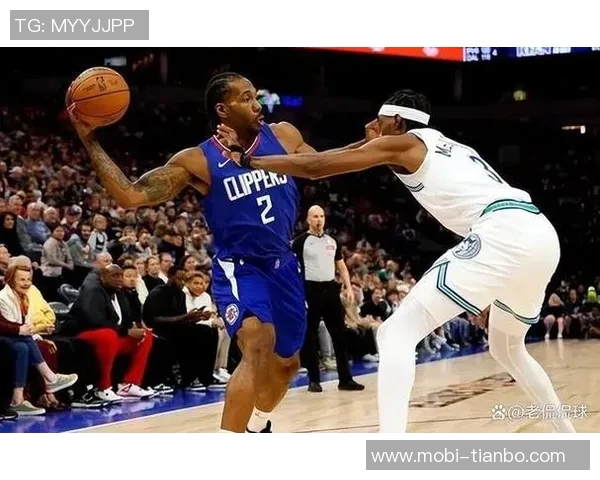 文班与华子对决精彩瞬间剃头技巧助力少林神力展现绝佳跳投